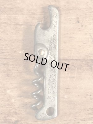 ホテルの企業物のコークスクリューが付いたビンテージ栓抜き