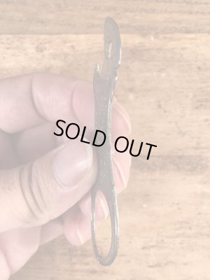 アンティークの栓抜きなどが付いたビンテージシガーボックスオープナー