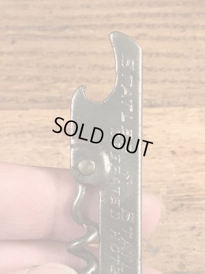 ホテルの企業物のコークスクリューが付いたビンテージ栓抜き