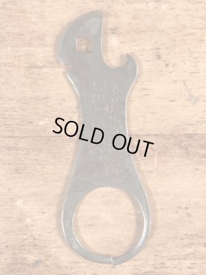 アンティークのボトルオープナーなどが付いたS.Mechalovitz Co.のヴィンテージシガーボックスオープナー