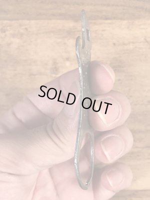 アンティークの栓抜きなどが付いたビンテージシガーボックスオープナー