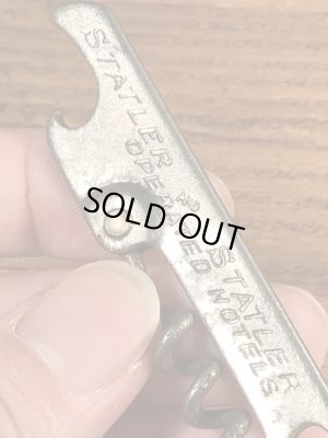 ホテルの企業物のコークスクリューが付いたビンテージ栓抜き