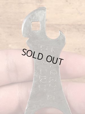 アンティークの栓抜きなどが付いたビンテージシガーボックスオープナー