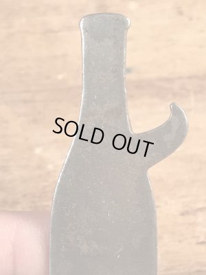 カルバートジンのボトル型のビンテージ栓抜き