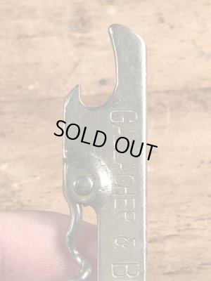 ウイスキーの折り畳みのコークスクリューが付いたビンテージ栓抜き