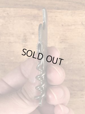 ホテルの企業物のコークスクリューが付いたビンテージ栓抜き