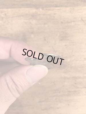 アンティークのボトルオープナーなどが付いたS.Mechalovitz Co.のヴィンテージシガーボックスオープナー