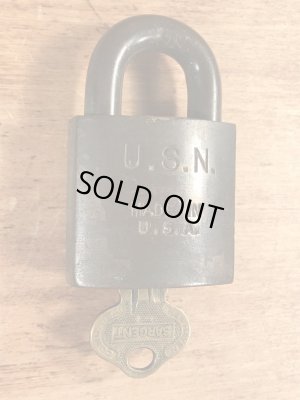USネイビーのミリタリー物のビンテージ南京錠
