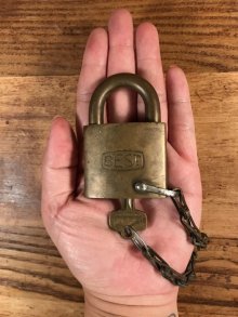 他の写真3: Best “Standard Oil Company” Brass Padlock Key　スタンダードオイル　ビンテージ　南京錠　鍵　50〜60年代