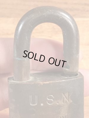 USネイビーのミリタリー物のビンテージ南京錠