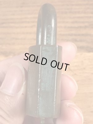 Sargent社製のU.S.N.のヴィンテージパドロックキー