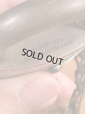 ブラス製のチェーンが付いたヴィンテージパドロックキー