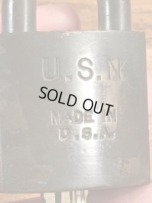 USネイビーのミリタリー物のビンテージ南京錠