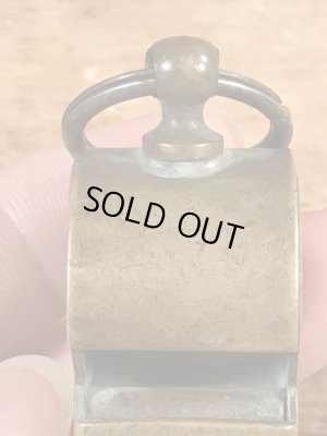 ミリタリー物のブラス製のビンテージの笛