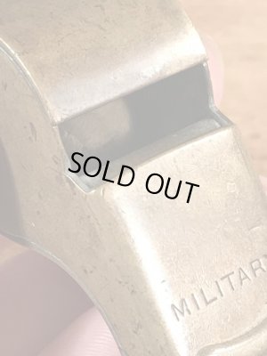 ミリタリー物の真鍮製のヴィンテージホイッスル