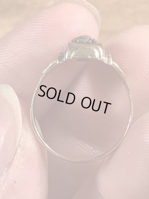 1943年のゴールドのビンテージカレッジリング