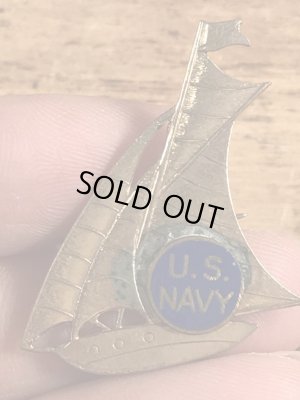 USネイビーのミリタリー物のビンテージピンバッジ