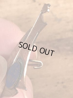 USネイビーのミリタリー物のビンテージピンバッジ