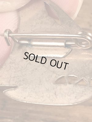 USネイビーのミリタリー物のビンテージピンバッジ