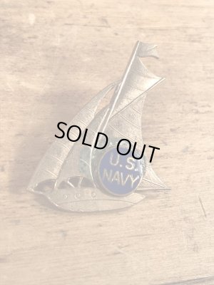 USネイビーのミリタリー物のビンテージピンバッジ