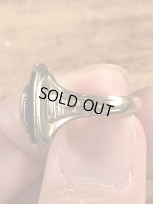 1943年のゴールドのビンテージカレッジリング