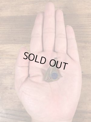 USネイビーのミリタリー物のビンテージピンバッジ