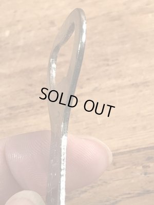 スタンダードビールのボトルが描かれたビンテージ栓抜き