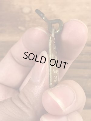 Dog Taxの真鍮製のビンテージドッグタグ