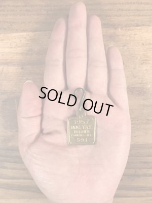 Brown Countyのブラス製のヴィンテージドッグタグ