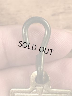 Dog Taxの真鍮製のビンテージドッグタグ