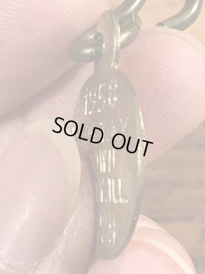 Dog Taxの真鍮製のビンテージドッグタグ