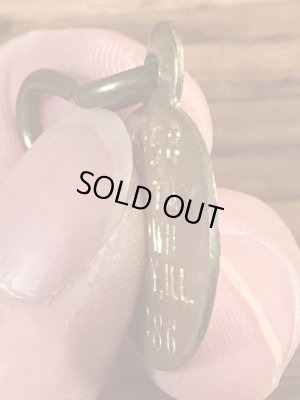 Dog Taxの真鍮製のビンテージドッグタグ