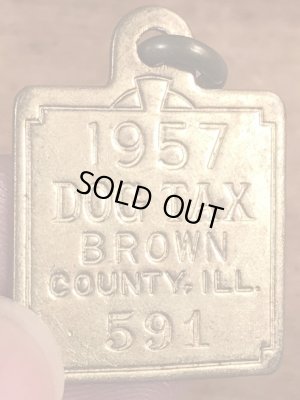 Dog Taxの真鍮製のビンテージドッグタグ