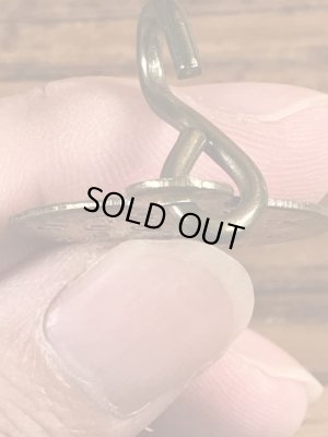 Dog Taxの真鍮製のビンテージドッグタグ