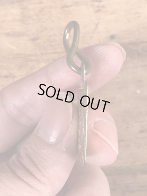 Dog Taxの真鍮製のビンテージドッグタグ