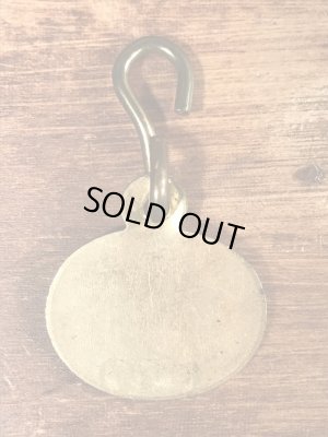 Dog Taxの真鍮製のビンテージドッグタグ