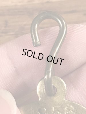 Dog Taxの真鍮製のビンテージドッグタグ