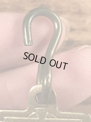 Dog Taxの真鍮製のビンテージドッグタグ