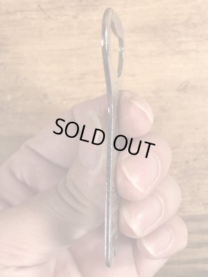 スタンダードビールのボトルが描かれたビンテージ栓抜き