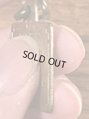 Dog Taxの真鍮製のビンテージドッグタグ