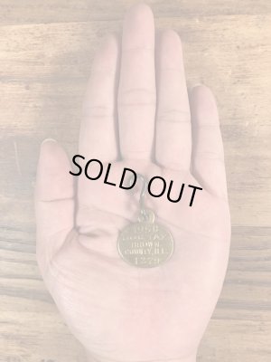 Dog Taxの真鍮製のビンテージドッグタグ