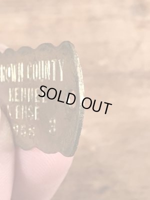 ブラス製のケンネルライセンスのビンテージドッグタグ