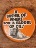 A Bushel Of Wheat For A Barrel Of Oil!のメッセージが書かれたヴィンテージ缶バッチ