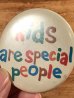Kids Are Special Peopleのメッセージが書かれたヴィンテージ缶バッチ