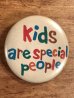 Kids Are Special Peopleのメッセージが書かれたビンテージ缶バッジ