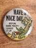 Have A Nice Dayのメッセージとワニのキャラクターが描かれたビンテージ缶バッジ