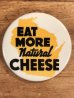ウィスコンシン州とEat More Natural Cheeseのメッセージが書かれたビンテージ缶バッジ