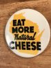 ウィスコンシン州とEat More Natural Cheeseのメッセージが書かれたヴィンテージ缶バッチ