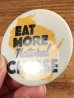 ウィスコンシン州とEat More Natural Cheeseのメッセージが書かれたヴィンテージ缶バッチ
