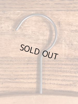 アメリカのクリーニング店で使用されていたビンテージ木製ハンガー